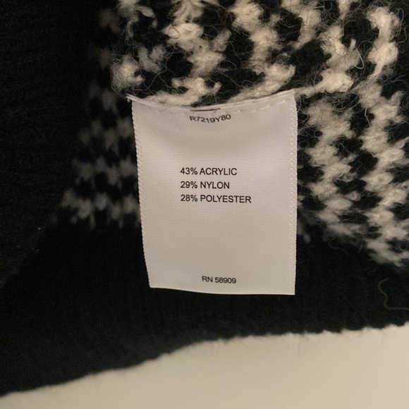 A loves A Black and White Sweater Sz. XS - Picture 2 of 4